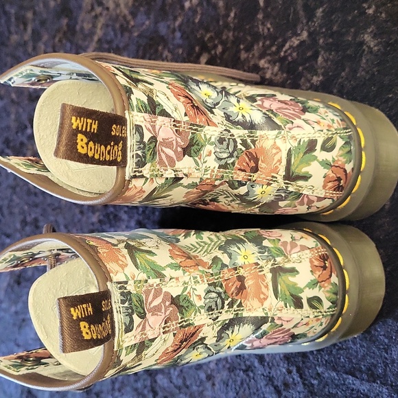 Dr Martin Lace Up Floral Lace-Up Boots - Picture 4 of 11